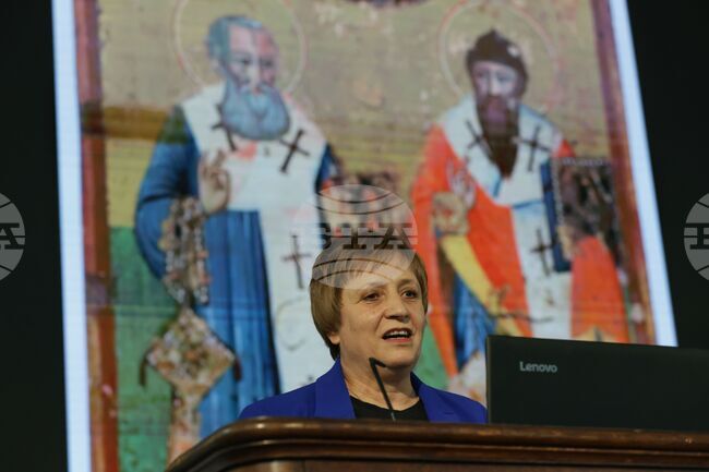 „Икони от Националния църковен историко-археологически музей“ е уникално издание, каза председателят на БАН чл.-кор. Евелина Славчева