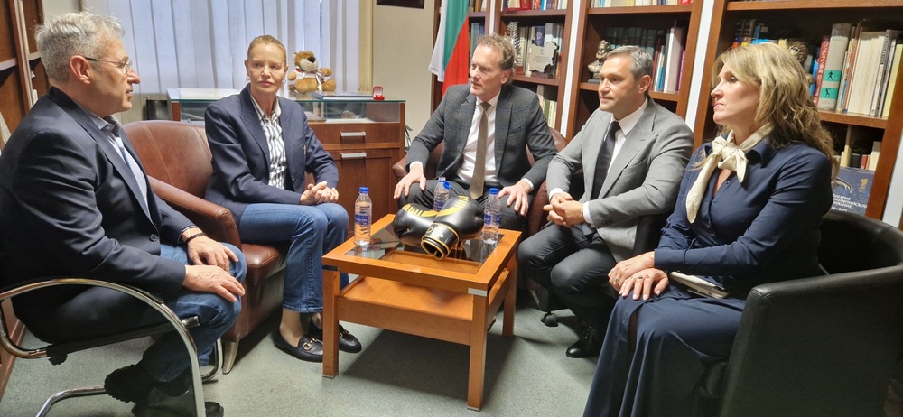 Председателят на БОК Стефка Костадинова се срещна с президента на Световен бокс Борис ван дер Ворст