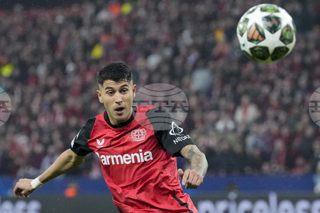 Байер Леверкузен удължи договора на аржентинеца Есекиел Паласиос