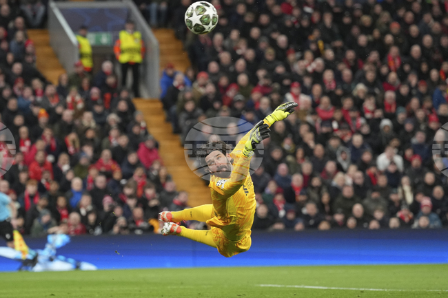 Ливърпул трябва бързо да преглътне отпадането от Шампионската лига, колкото и трудно да е това, заяви вратарят Алисон Бекер