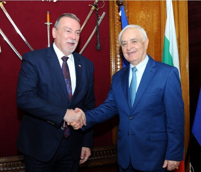 Bulgaria's Defence Minister, Czech Republic's Ambassador Discuss Ways to Deepen Bilateral Defence Cooperation