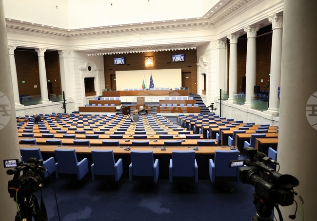 Изборът на управител на НЗОК е първа точка в дневния ред на парламента за днес според приетата програма