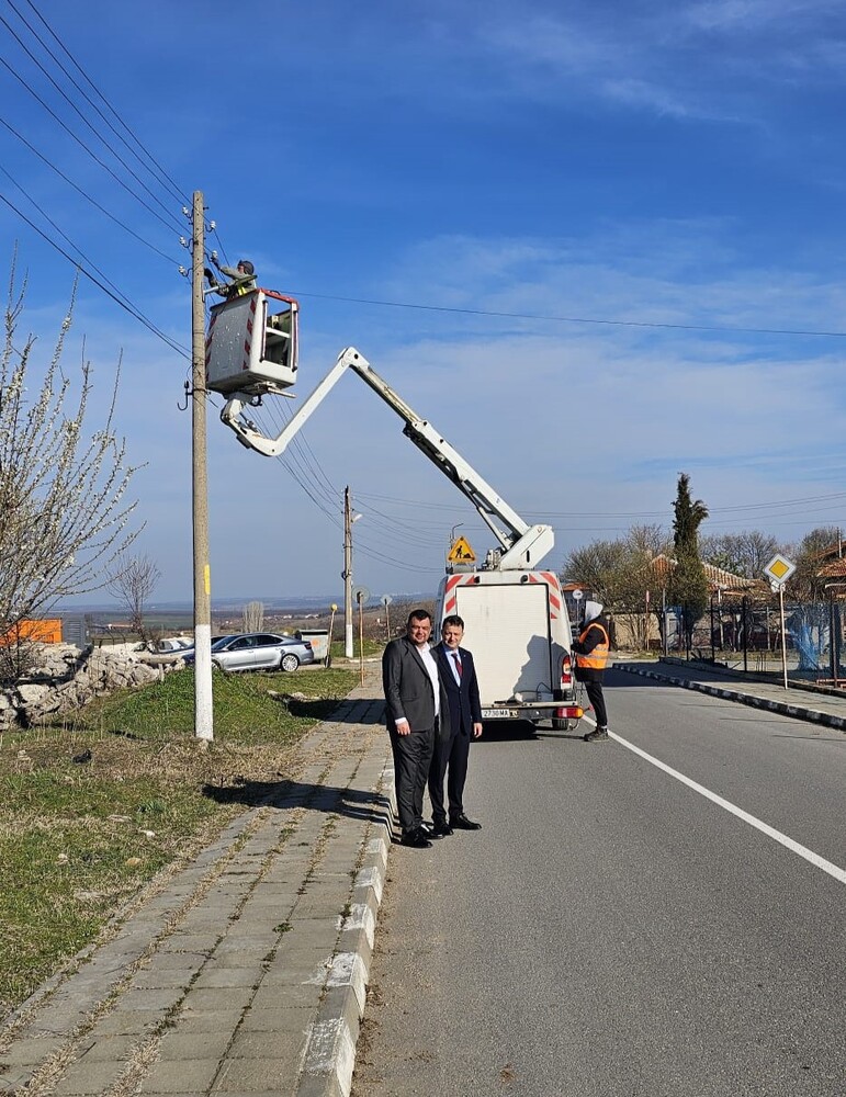Монтираха енергоспестяващо улично осветление в село Стамболово
