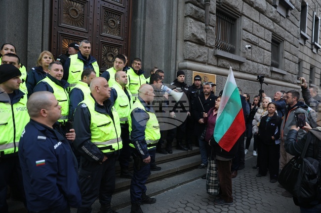 Citizens Protest October Election Limbo in Sofia