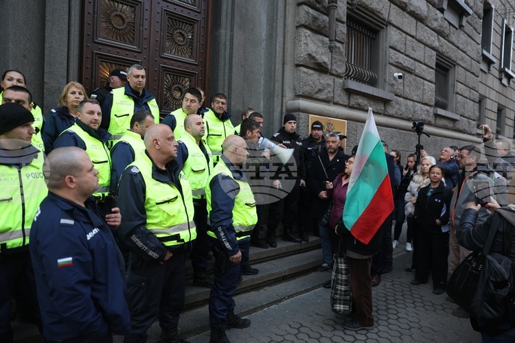 BTA :: Citizens Protest October Election Limbo in Sofia
