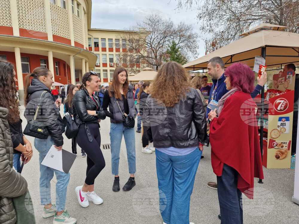 Училища от цяла България се включват в ученическия конкурс "Млади изследователи" 2025 на УХТ - Пловдив