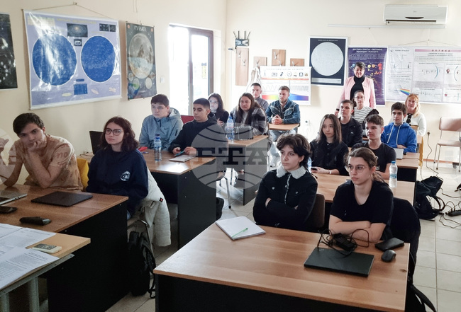 В майсторски клас ученици от Варна и Шумен изучаваха тайните на медицинската физика
