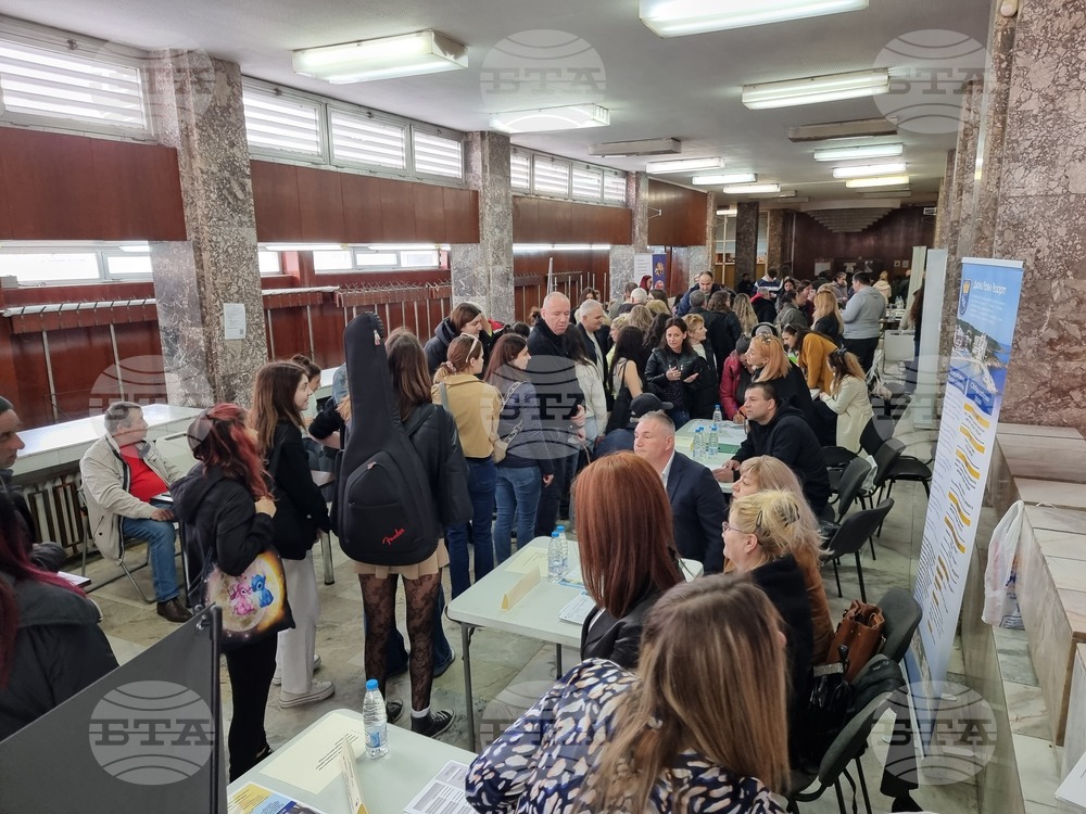 Бизнесът у нас търси за летния сезон все повече работници от чужбина, показват данни на Бюрото по труда в Бургас