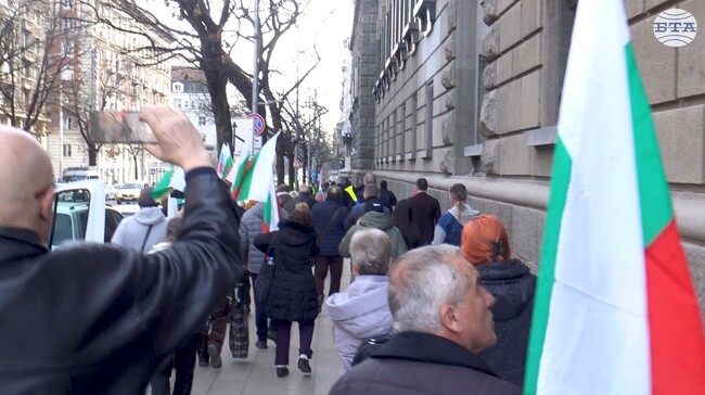 Граждани протестират в „триъгълника на властта“ в столицата