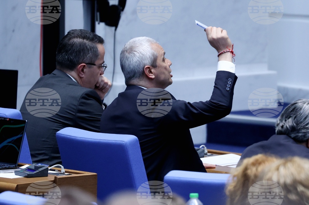 За форма на конфронтация между КС и НС, нарушаване устоите на конституционния ред и оставка на ЦИК, се чу в дебатите по декларацията на парламента