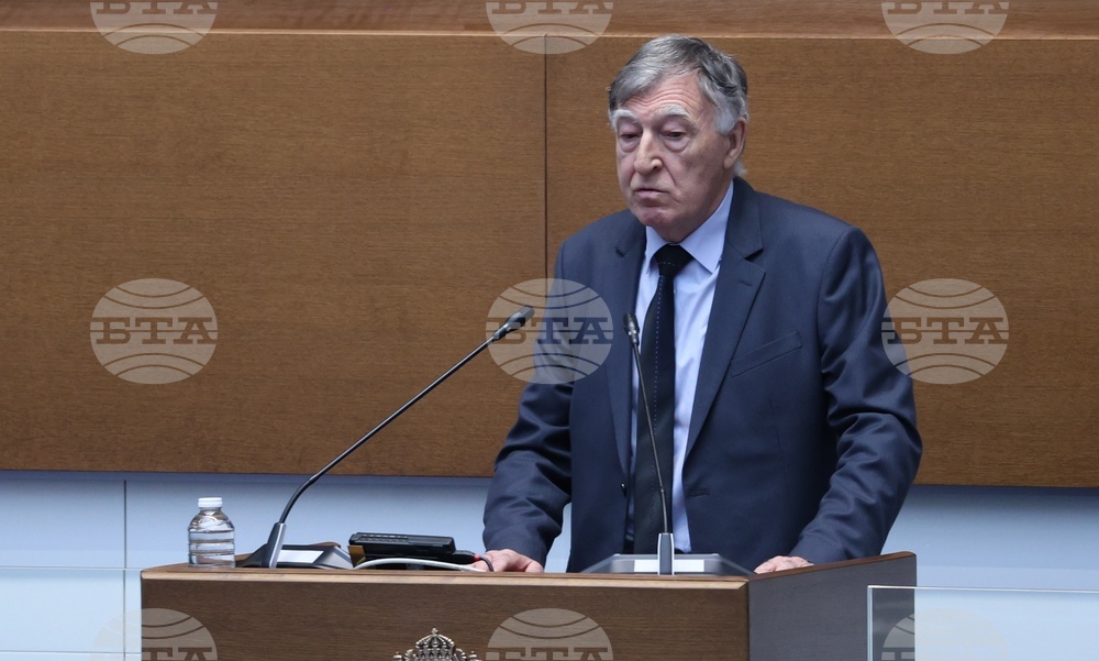 Очаквам вътрешни размествания в партиите и по региони на база на тези липсващи 780 гласа, коментира проф. Красимир Калинов