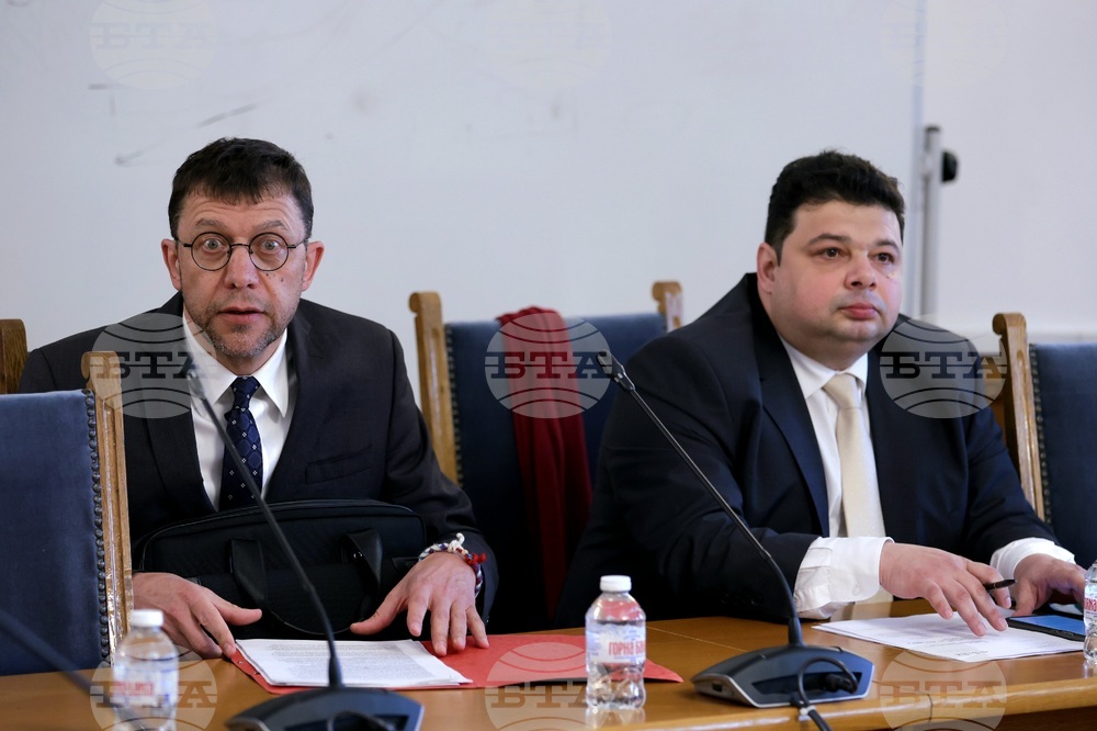 Правна комисия изслуша двамата кандидати за конституционни съдии от квотата на Народното събрание