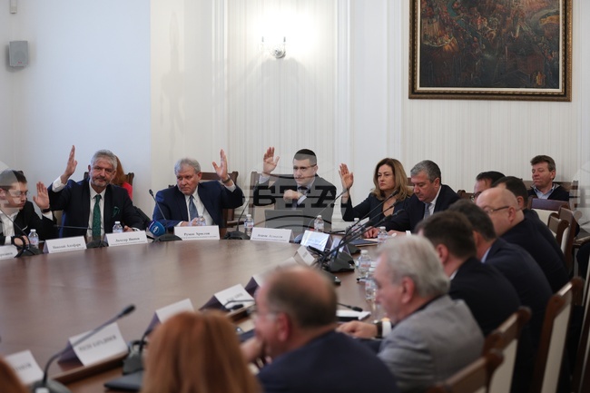 Парламентарната Комисия по икономическа политика и иновации изслуша концепциите на номинираните за председател на Комисията за защита на конкуренцията