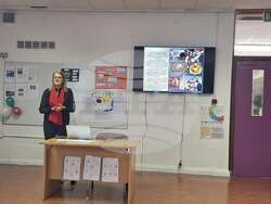 Празниците Баба Марта, Сирни заговезни, Трети март и Осми март бяха отбелязани с тържество в училище „Васил Левски” в Шанън, Ирландия