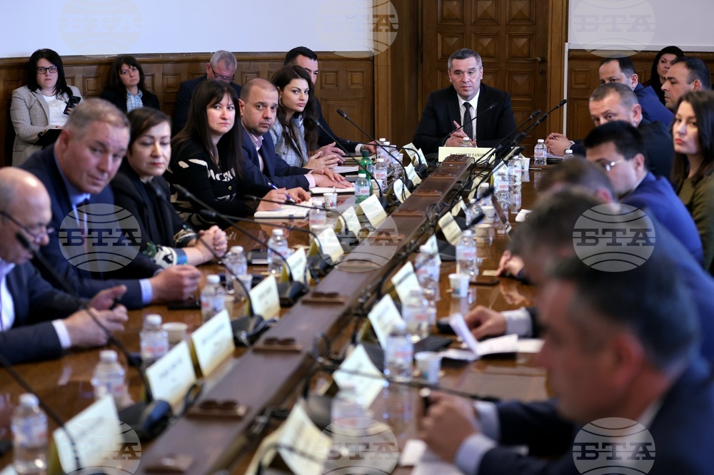 Няма да регулираме цени, а ще предложим пределни надценки, коментира министър Тахов законопроекта за агрохранителната верига