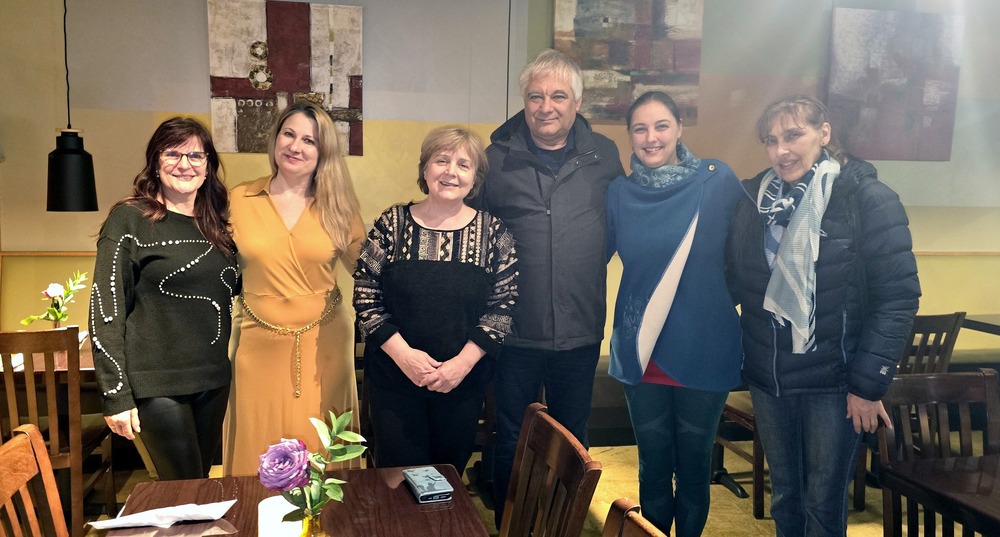 Българската поетеса Здравка Славенова представи новата си книга „По хълмовете на духа” в Сиатъл, САЩ