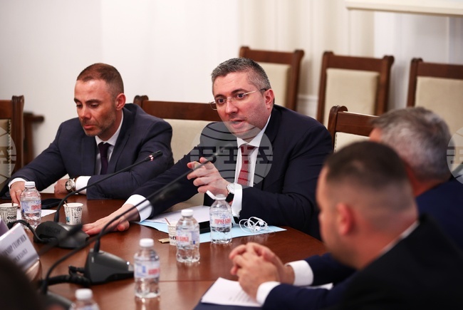 Ресорната парламентарна комисия прие на първо четене предложенията за промени в Закона за кадастъра и имотния регистър, внесени от Министерски съвет