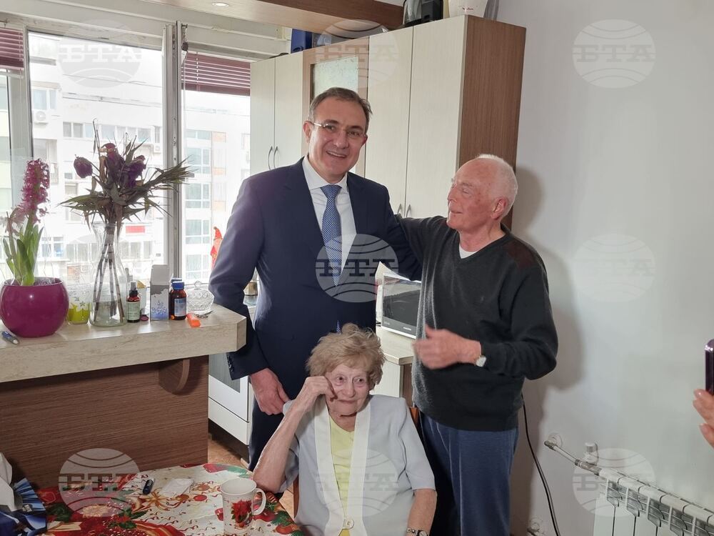 Осигурени са 150 милиона лева по програма "Грижа в дома", съобщи в Пловдив социалният министър Борислав Гуцанов