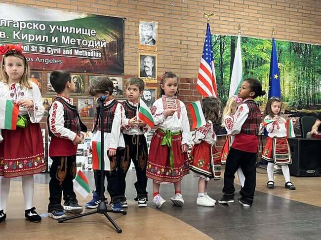 Училище „Св. св. Кирил и Методий“ в Лос Анджелис отбеляза Трети март