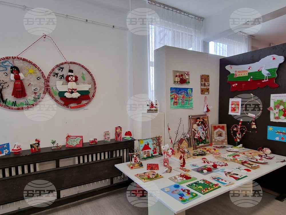 Наградиха победителите в ежегодния конкурс за рисунка, мартеница и мартенско пано на Община Свищов