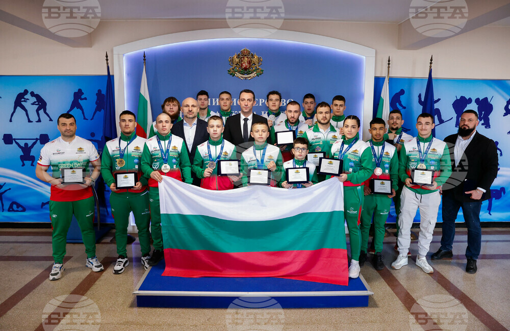 Sports Minister Presents Honorary Plagues to Bulgarian Medallists from European MMA Championships