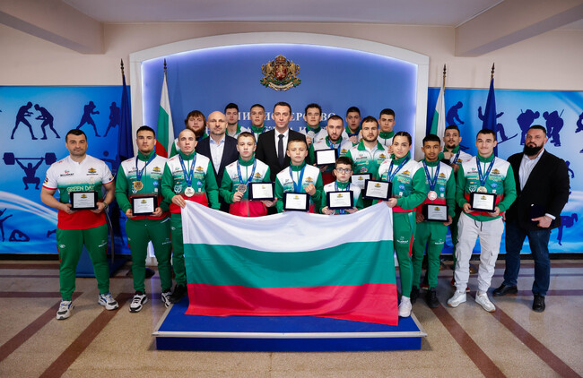 Sports Minister Presents Honorary Plagues to Bulgarian Medallists from European MMA Championships