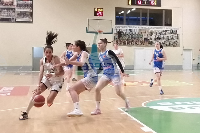 Берое нанесе втора загуба на Будучност в среща от Адриатическата лига по баскетбол за жени и очаква двубоите от Финалната четворка