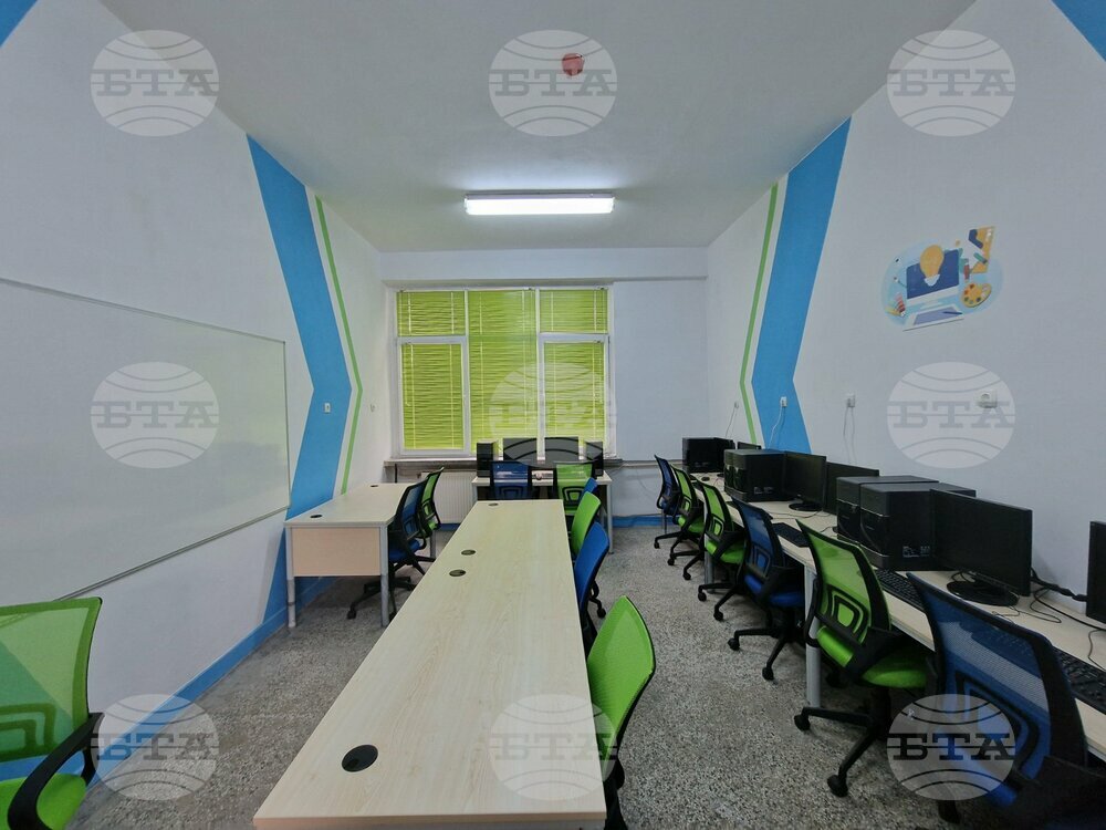 Нов компютърен кабинет за учениците от начален образователен етап е изграден в троянското училище „Св. Климент Охридски“