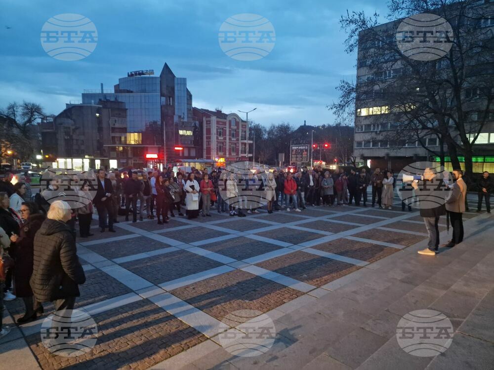 Десетки пловдивчани излязоха на протест заради казуса с преизчислението на изборния резултат от последните парламентарни избори