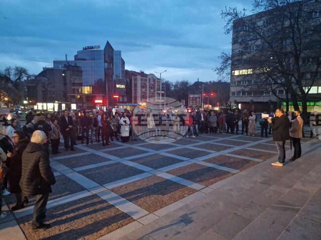 Десетки пловдивчани излязоха на протест заради казуса с преизчислението на изборния резултат от последните парламентарни избори