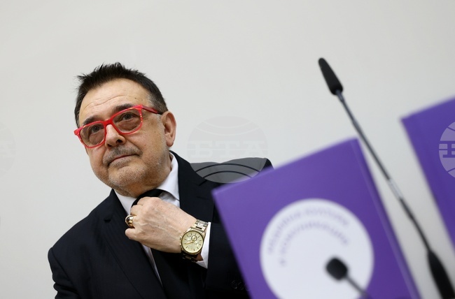 Медийната култура има шанс максимално да либерализира изкуството, каза проф. Любомир Стойков 