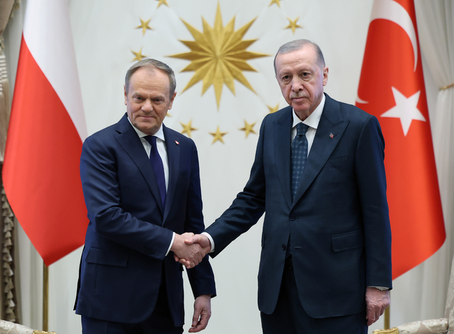 Срещата между Ердоган и Доналд Туск в Анкара - сред водещите теми на турския печат