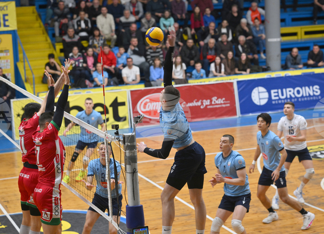 Нефтохимик 2010 преодоля 33 точки на Василий Молотков и спечели гостуването си в Монтана