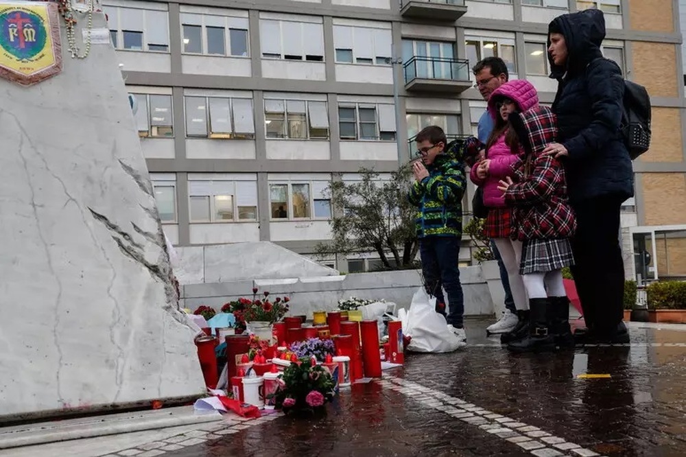 Папата е в стабилно състояние, съобщиха тази вечер от Ватикана