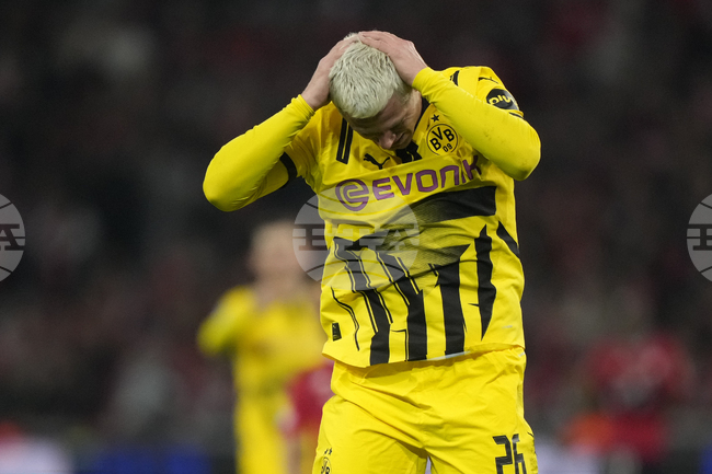 Съндърланд и Уулвърхямптън с интерес към защитника на Борусия Дортмунд Юлиан Риерсон