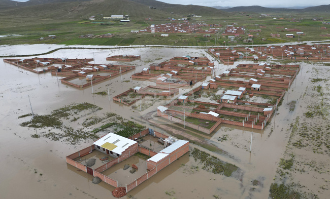 Преливането на река в Боливия отне живота на най-малко 20 души 