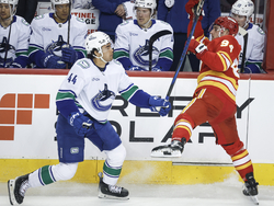 Canucks Flames Hockey