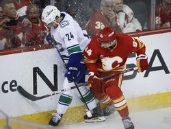 Canucks Flames Hockey