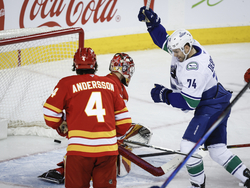 Canucks Flames Hockey