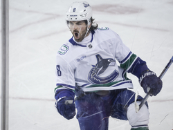 Canucks Flames Hockey