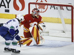 Canucks Flames Hockey