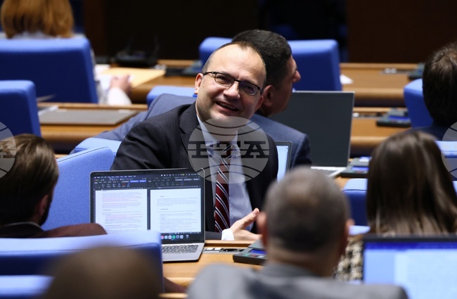 Трите бюджета представляват опасен ляв завой и затова сме "против", каза депутатът Мартин Димитров от ПП-ДБ