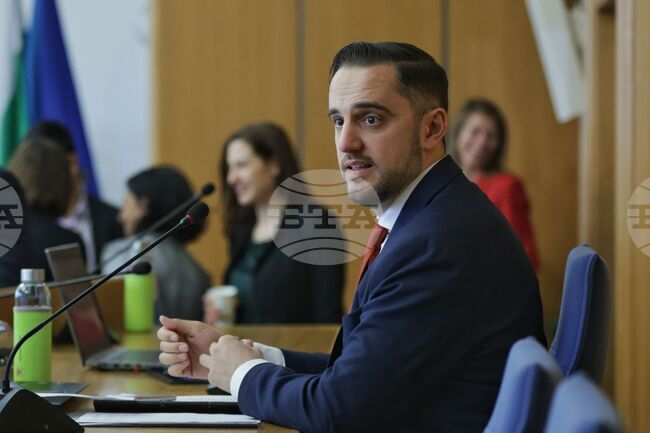 Приходите в приетия бюджет на София надвишават разходите с над 3,5 млн. лв, съобщи председателят на СОС Цветомир Петров 