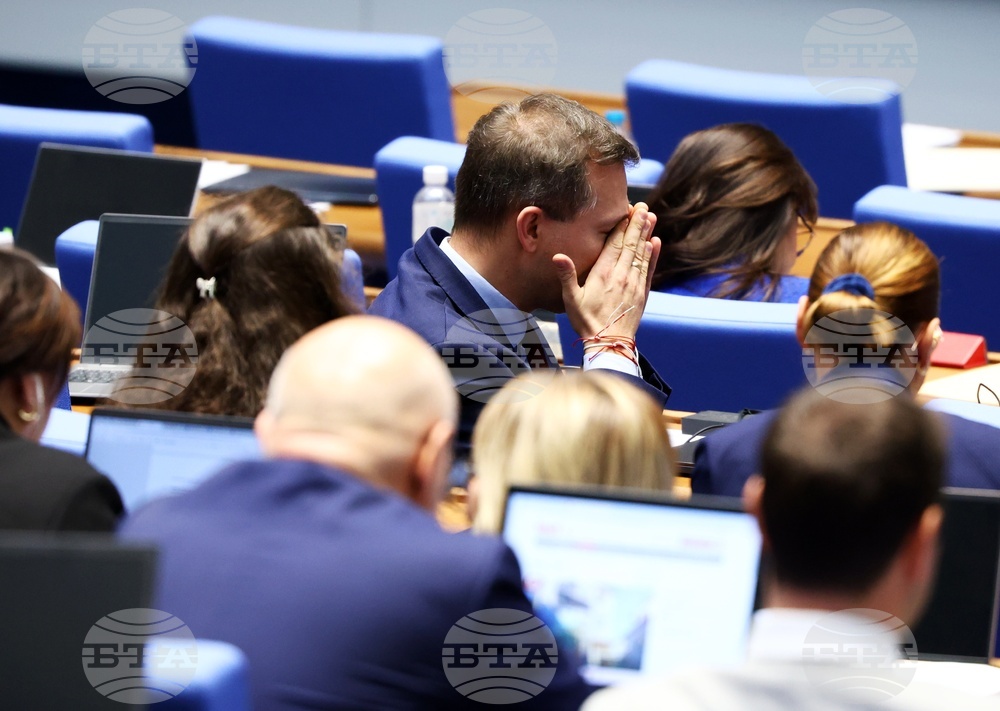 Единодушно с 208 гласа „за“ парламентът удължи с три месеца срока на действие на временната комисия по проблемите с безводието в страната