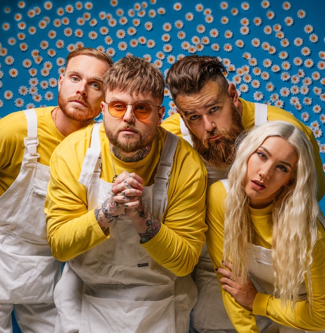 Дара и The Lottery Winners пеят преди Роби Уилямс на стадион „Васил Левски“