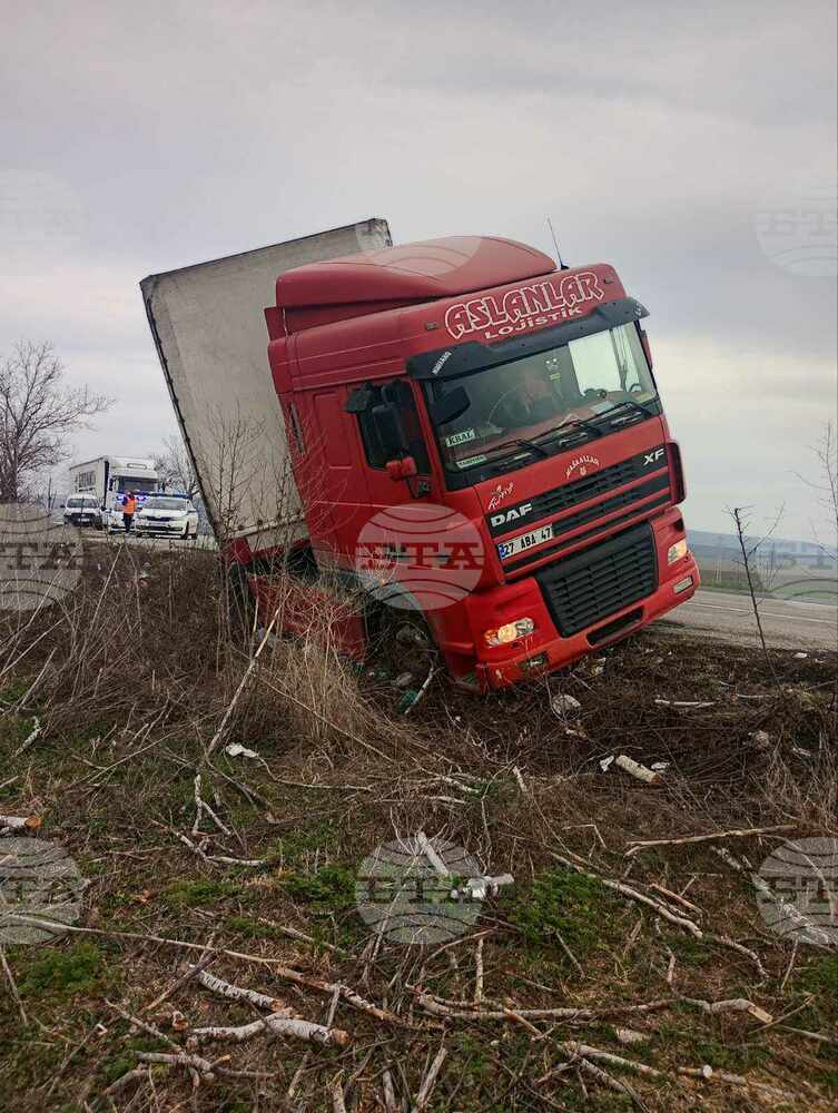 Шуменски полицаи задържаха 37-годишен катастрофирал водач на товарен автомобил с 2,43 промила алкохол