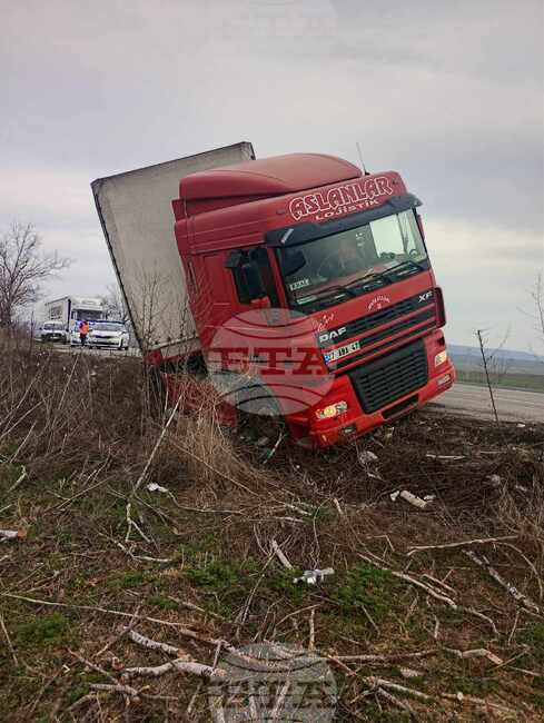 Шуменски полицаи задържаха 37-годишен катастрофирал водач на товарен автомобил с 2,43 промила алкохол