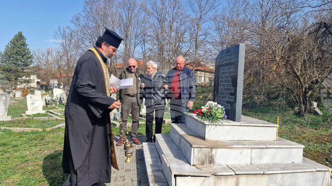 С панихида и поклонение в Разград почетоха паметта на жертвите на комунистическия режим