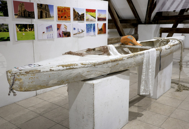 „Оптимистично пътуване с лодка“ изобразяват в колажи ученици от НУИ „Добри Христов” във Варна