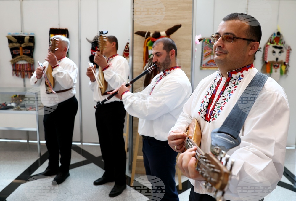 Народно събрание - кукерски маски - изложба